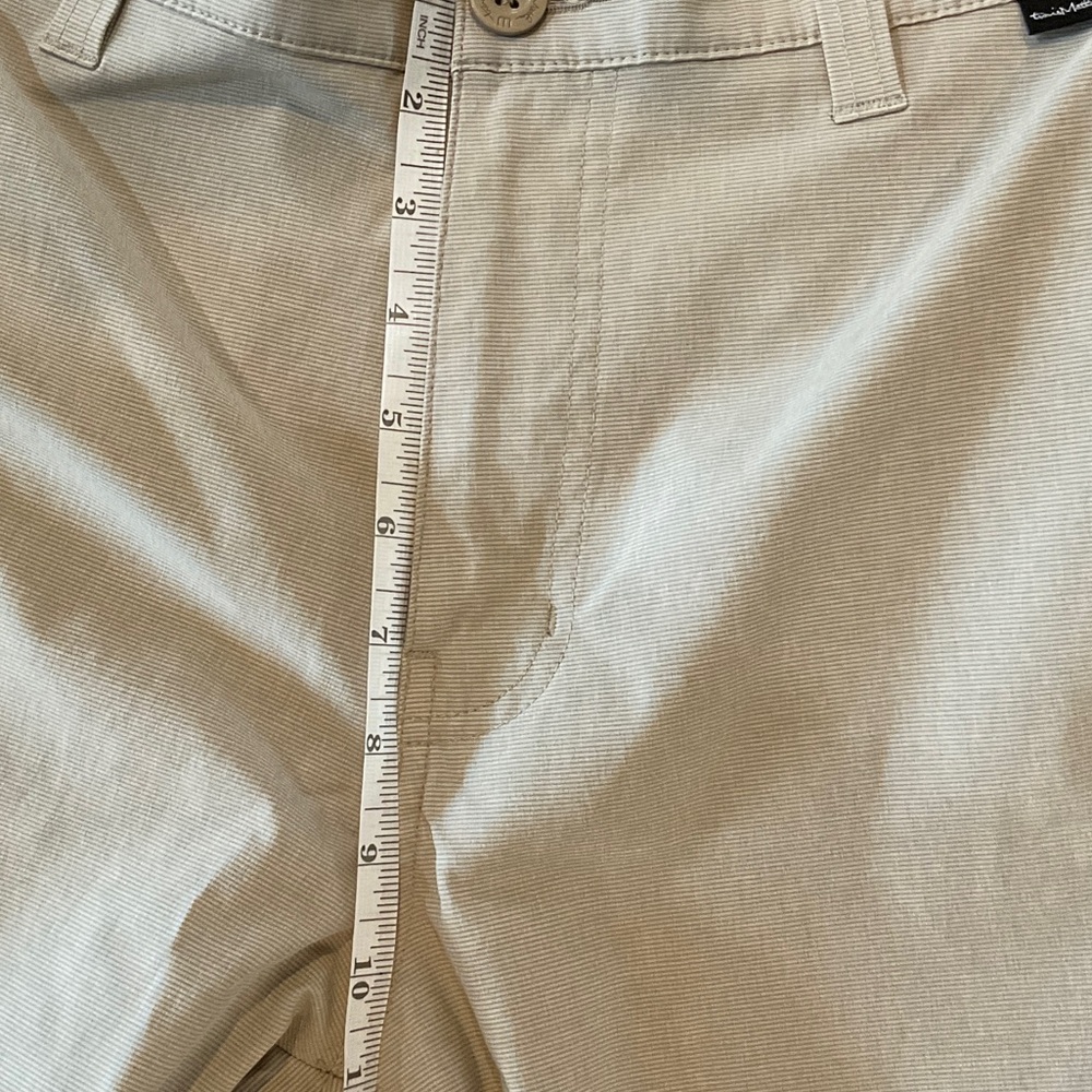 Travis Mathew Hefner 2.0 Performance Golf Shorts Flat Front Tan Size 36 - Picture 6 of 6